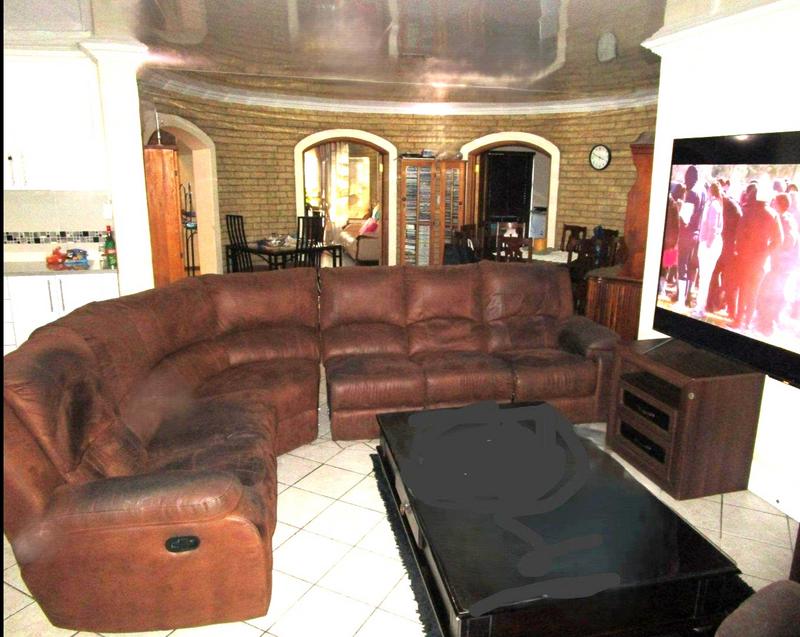 4 Bedroom Property for Sale in Langenhovenpark Free State